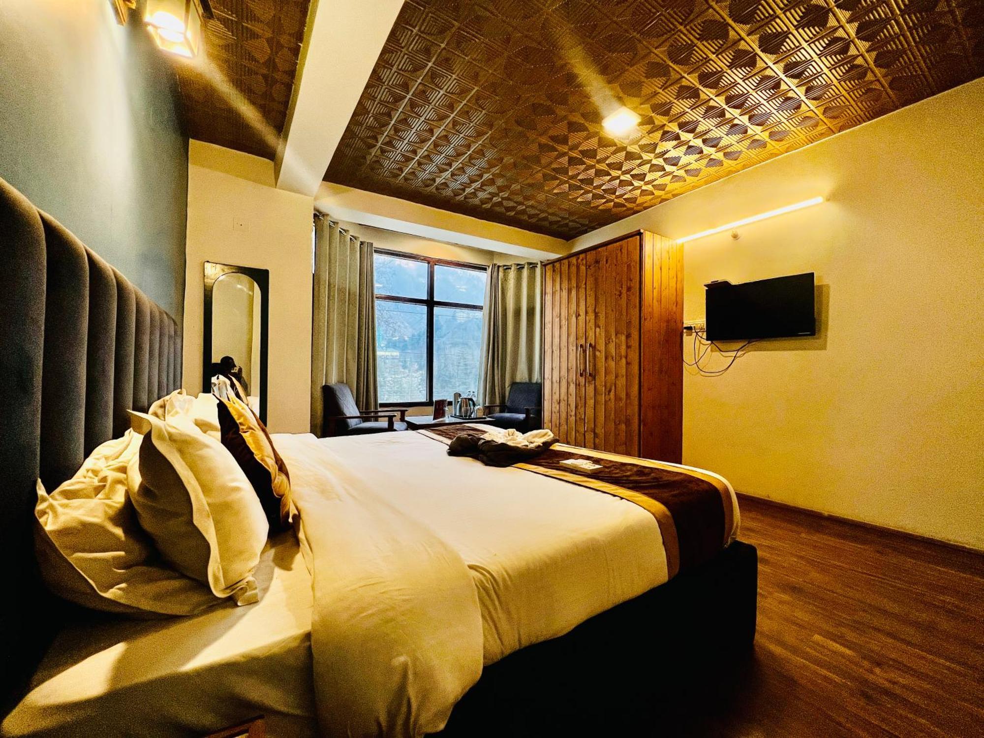 Hotel Green Link -#Near Volvo Bus Stand #Mountain View #River View #Open Terrace Manali  Exterior photo