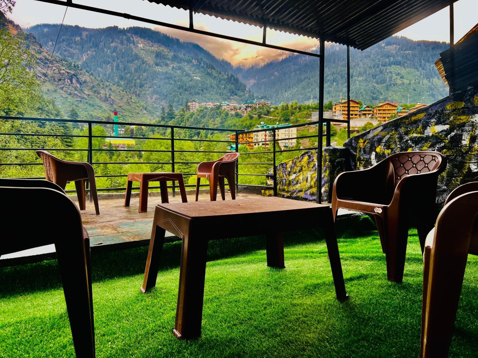 Hotel Green Link -#Near Volvo Bus Stand #Mountain View #River View #Open Terrace Manali  Exterior photo